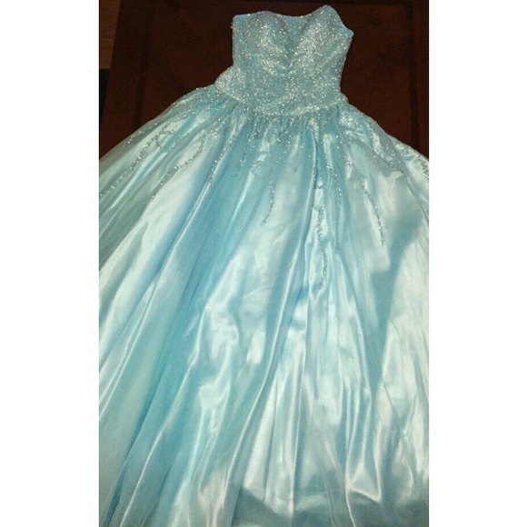 Prom/Formal Dress - Picture 3 of 5